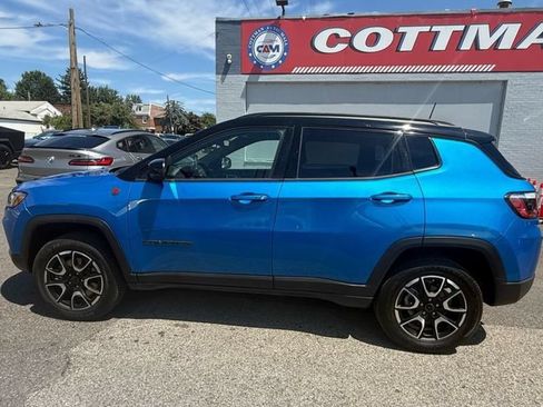 Used 2025 Jeep Compass Trailhawk AWD/4WD image 2