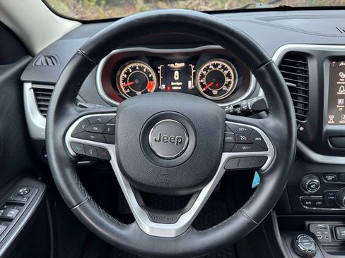 Used 2014 Jeep Cherokee Latitude image 9