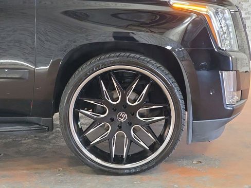 Used 2020 Cadillac Escalade ESV Luxury AWD/4WD image 7