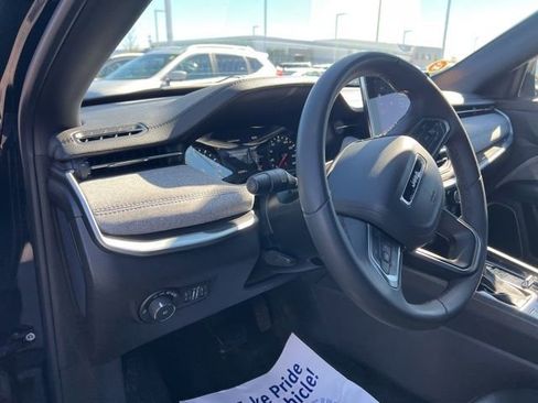 Used 2024 Jeep Compass Latitude w/ Altitude Special Edition image 9