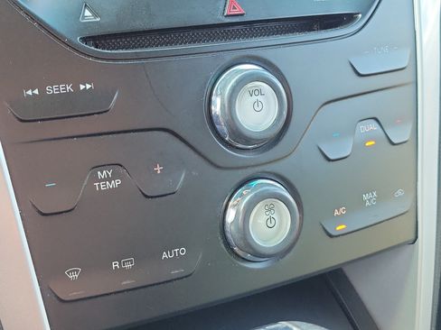 Used 2014 Ford Explorer XLT w/ Equipment Group 201A FWD image 25