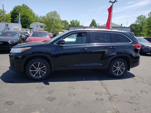Used 2017 Toyota Highlander XLE AWD/4WD image 4