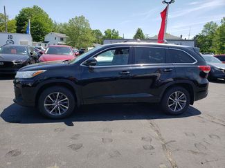 Used 2017 Toyota Highlander XLE AWD/4WD video 4
