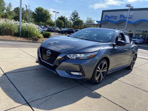 Used 2023 Nissan Sentra SR w/ Electronics Package FWD image 4