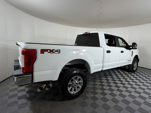 Used 2017 Ford F250 XLT AWD/4WD image 4