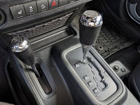 Used 2017 Jeep Wrangler Unlimited Sahara w/ Connectivity Group image 25