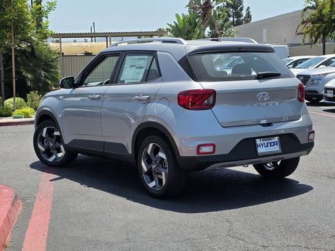 New 2025 Hyundai Venue SEL image 5