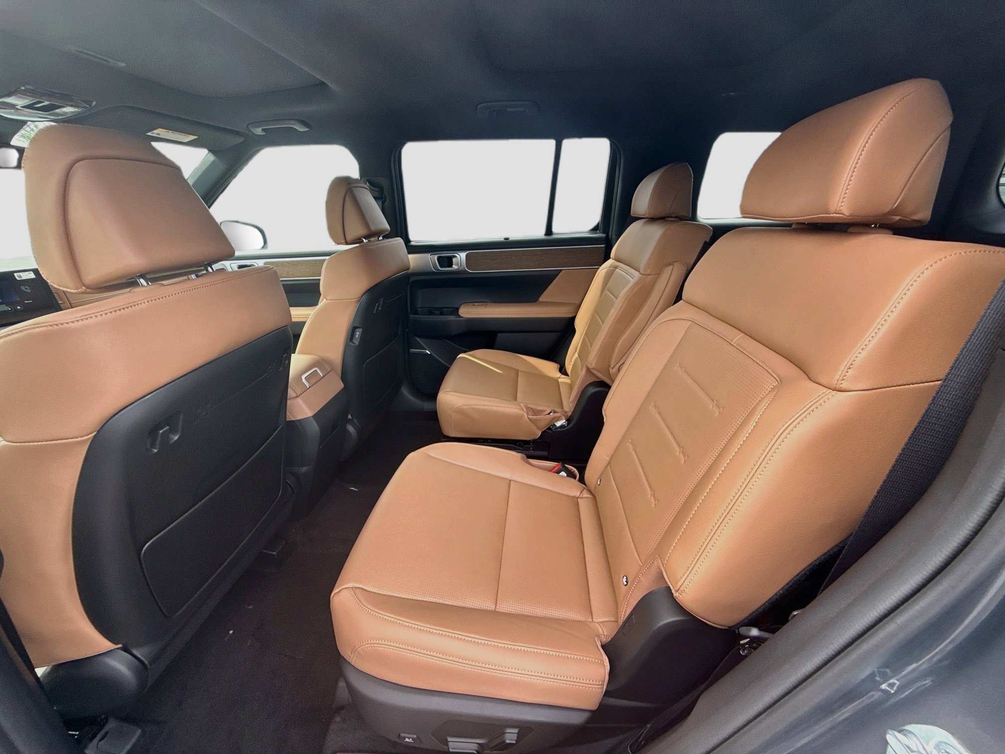 New 2027 Hyundai Santa Fe Limited w/ Tow & Go Package FWD image 17