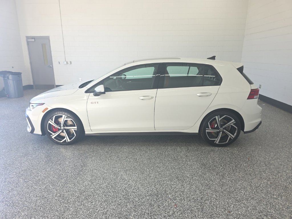 New 2026 Volkswagen GTI SE FWD image 2