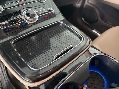 Used 2022 Lincoln Nautilus Reserve image 5