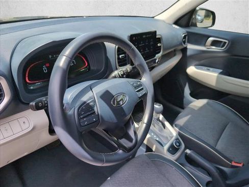 Certified 2024 Hyundai Venue Limited FWD image 8