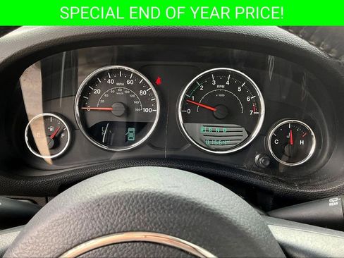 Used 2016 Jeep Wrangler Unlimited Rubicon w/ Connectivity Group image 13