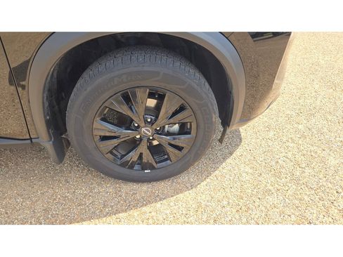 Used 2023 Nissan Rogue SV w/ SV Premium Package FWD image 12