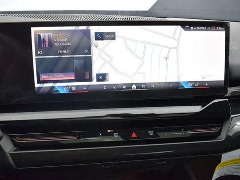 Used 2024 BMW 530i w/ Premium Package image 18