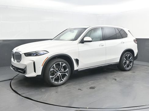 New 2026 BMW X5 sDrive40i w/ Climate Comfort Package RWD image 1
