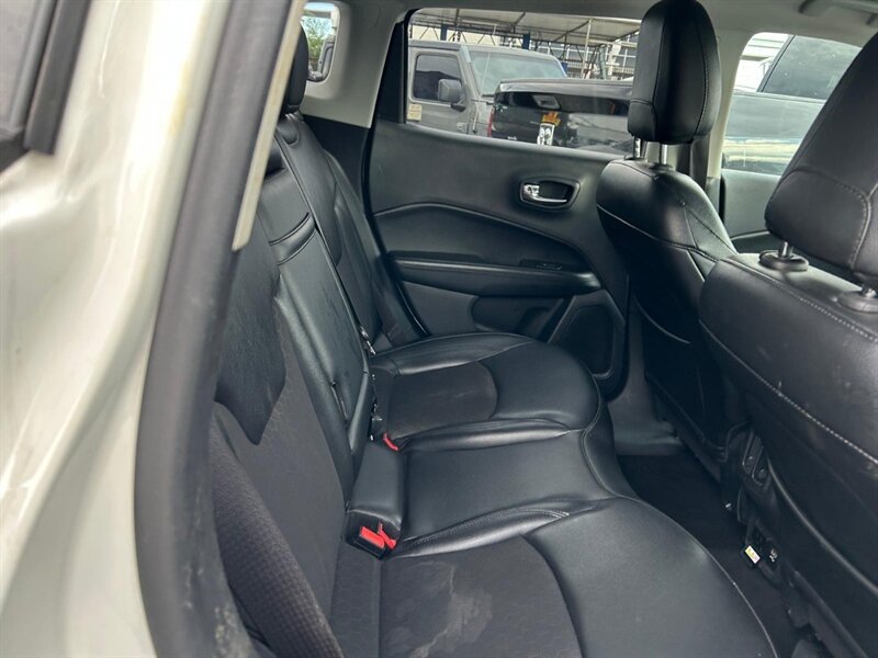 Used 2019 Jeep Compass Latitude FWD image 18
