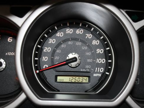 Used 2004 Toyota 4Runner Limited w/ Preferred Accessory Pkg RWD image 12
