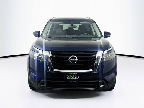 Used 2025 Nissan Pathfinder SV FWD image 2
