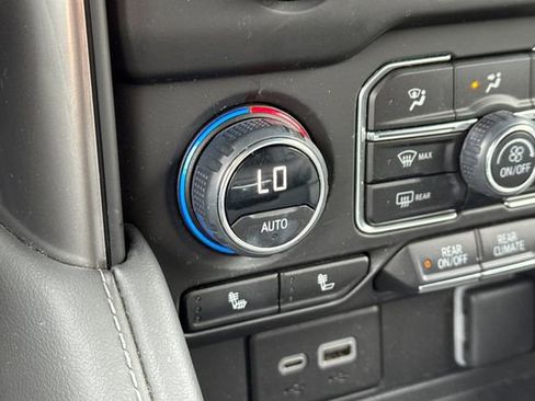 Used 2023 Chevrolet Tahoe Z71 w/ Luxury Package image 29