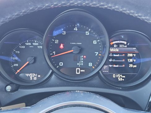 Certified 2018 Porsche Macan image 16