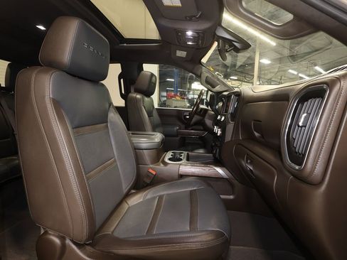 Used 2022 GMC Sierra 3500 Denali AWD/4WD image 18