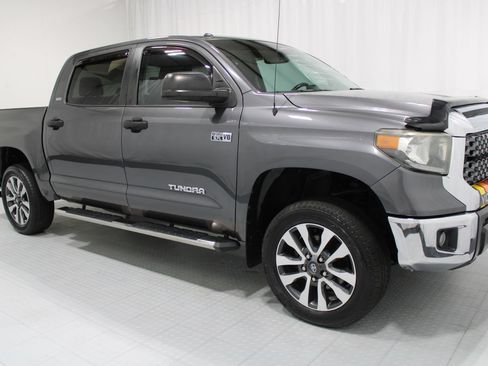Used 2018 Toyota Tundra SR5 w/ SR5 Upgrade Package AWD/4WD image 4