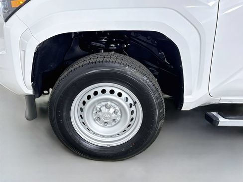 Certified 2025 Toyota Tacoma SR w/ Towing Package AWD/4WD image 27