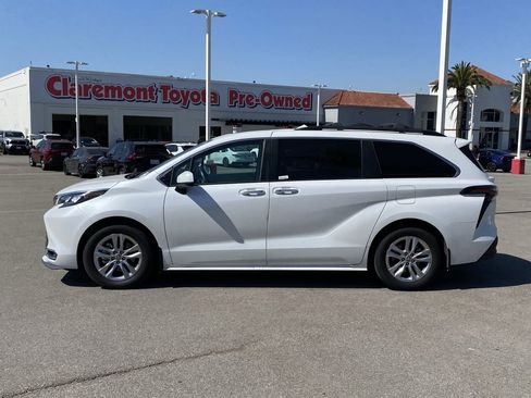 Used 2024 Toyota Sienna XLE w/ XLE Plus Package AWD/4WD image 2