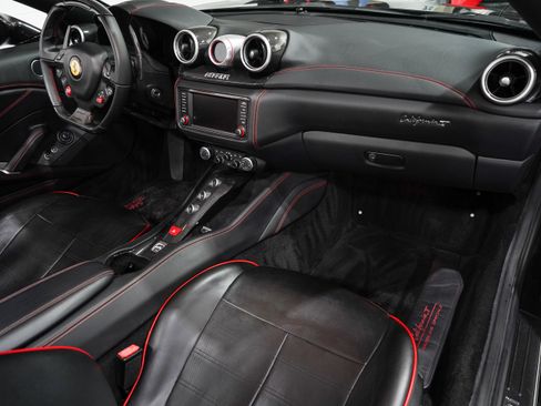Used 2016 Ferrari California T RWD image 16