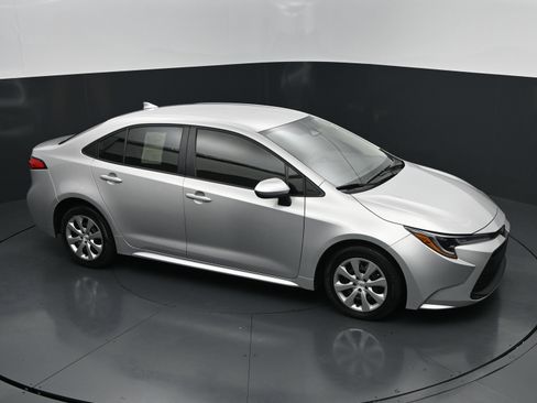 Used 2025 Toyota Corolla LE FWD image 33