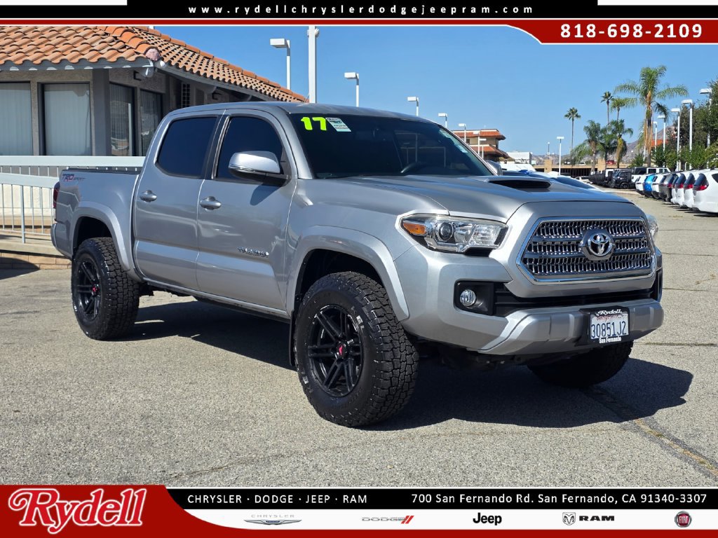 Used 2017 Toyota Tacoma TRD Sport w/ Tow Package RWD image 1