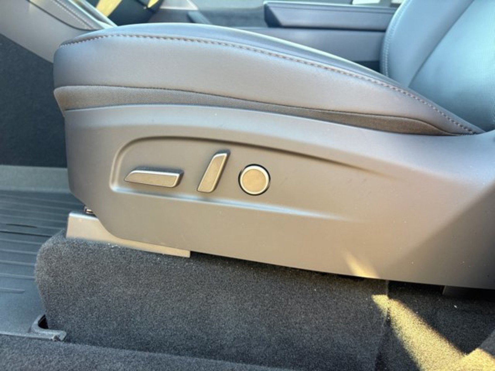Used 2026 Tesla Model Y 2WD image 11