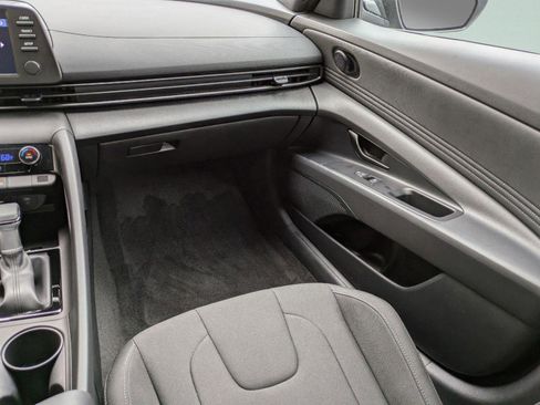 Certified 2025 Hyundai Elantra SEL FWD image 14