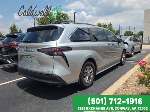 Used 2024 Toyota Sienna XLE FWD image 3