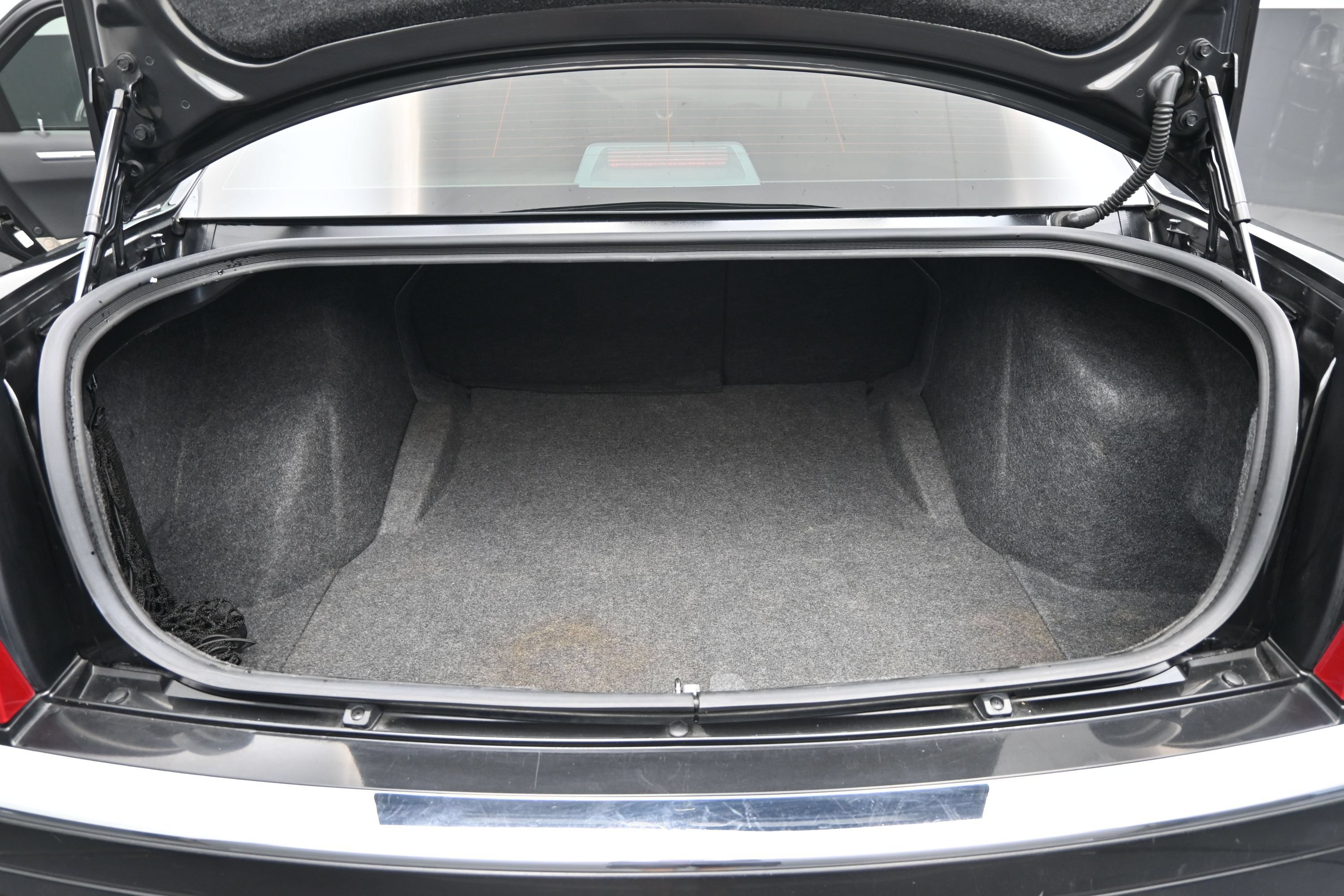 Used 2005 Chrysler 300 C w/ Navigation & Sound Group II RWD image 18
