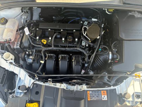 Used 2016 Ford Focus SE w/ SE Power Seat Package image 33