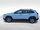 Used 2016 Jeep Cherokee Sport image 4