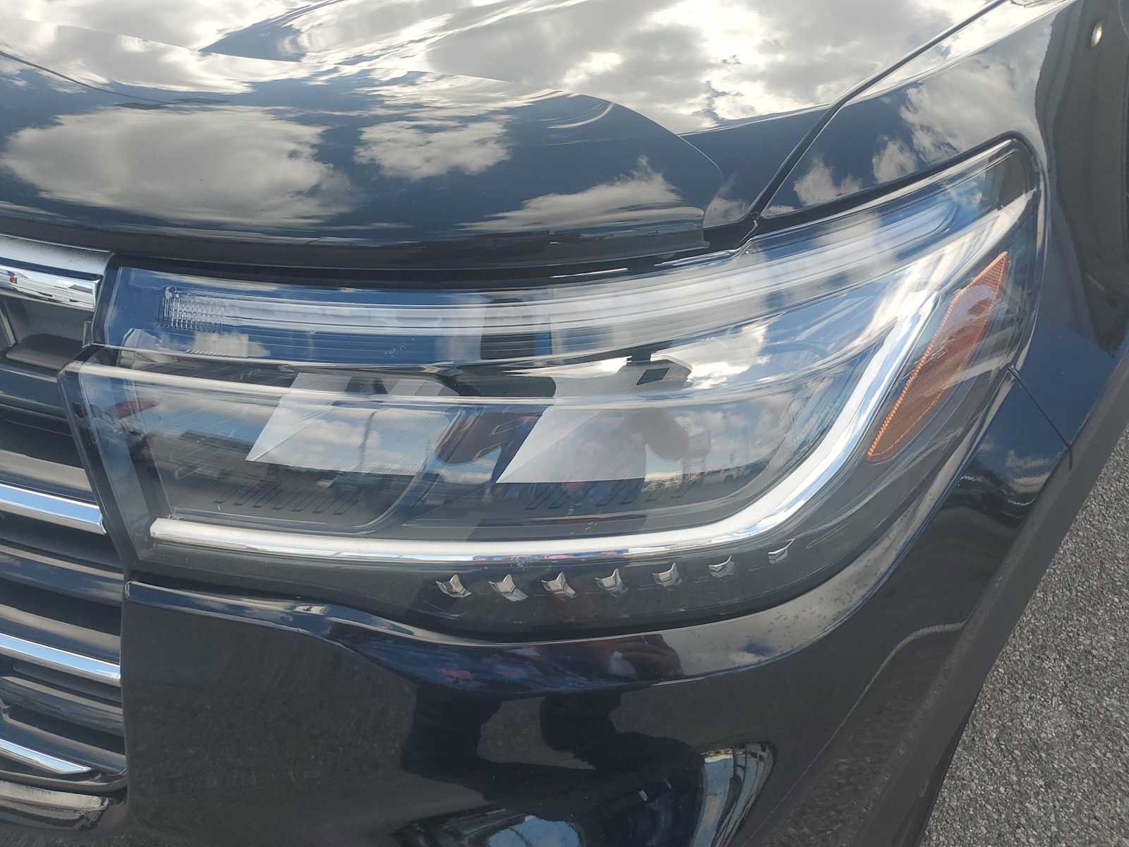 Used 2025 Ford Explorer Active RWD image 12