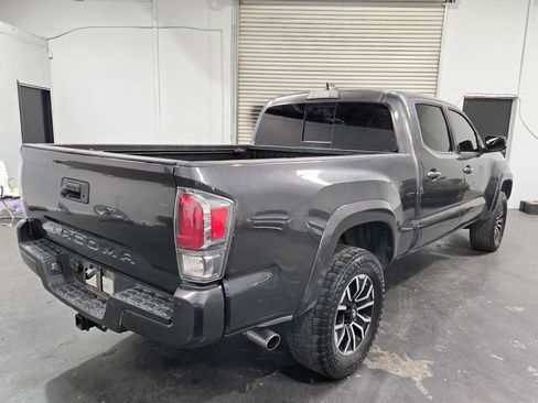 Used 2020 Toyota Tacoma TRD Sport w/ Technology Package image 4