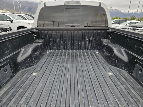 Used 2017 Toyota Tacoma TRD Sport w/ Tow Package (A/T) AWD/4WD image 28