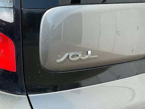 Used 2019 Kia Soul + FWD image 31