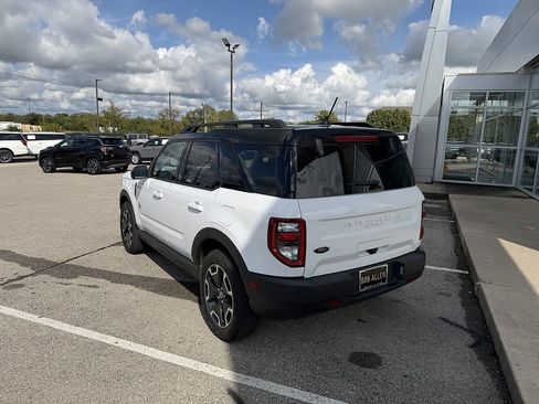 Used 2023 Ford Bronco Sport Outer Banks w/ Tech Package AWD/4WD image 3