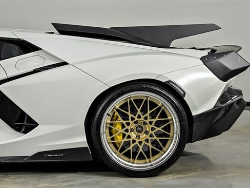Used 2024 Lamborghini Revuelto AWD/4WD image 25