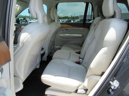 Used 2021 Volvo XC90 T6 Momentum w/ Advanced Package AWD/4WD image 34