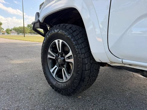 Used 2019 Toyota Tacoma TRD Sport w/ Technology Package AWD/4WD image 20