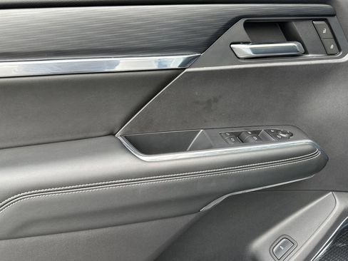 Certified 2025 GMC Acadia Elevation FWD image 11