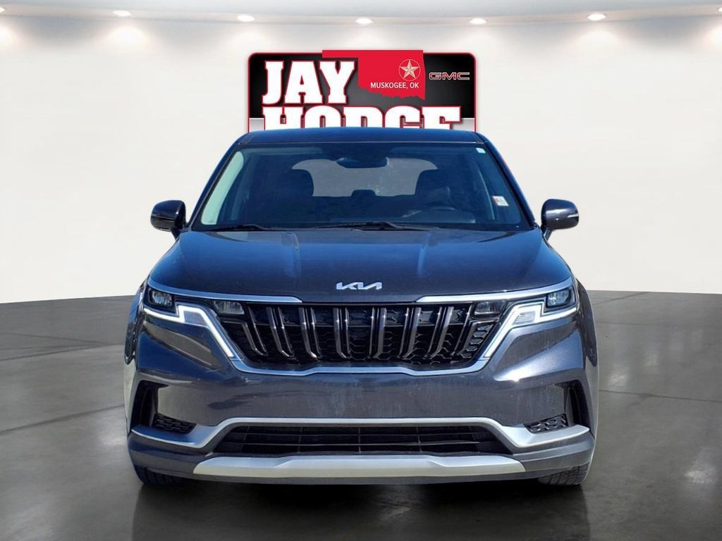 Used 2023 Kia Carnival LX FWD image 2