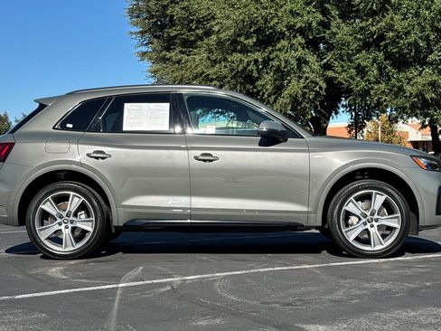 Certified 2025 Audi Q5 2.0T Premium w/ Convenience Plus Package image 3