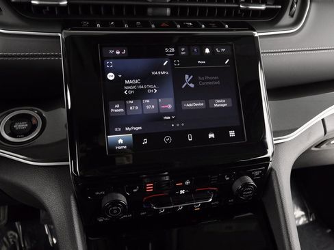 Certified 2022 Jeep Grand Cherokee Laredo w/ Luxury Tech Group I image 31