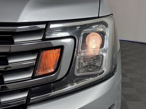 Used 2018 Ford Expedition Limited RWD image 26